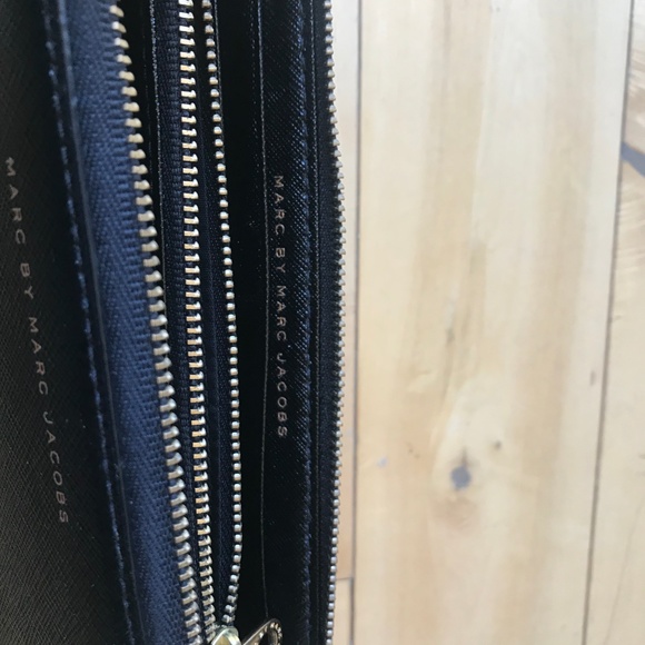 I love it, but it's too big for my small purses - Picture 3 of 7